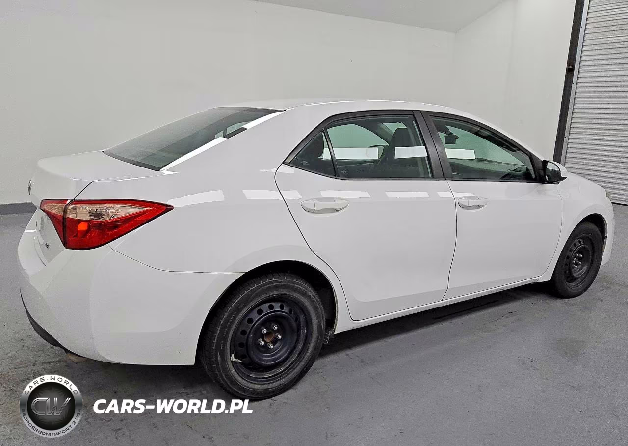 2018 Toyota Corolla Le VIN:2T1BURHE6JC101990 - 3