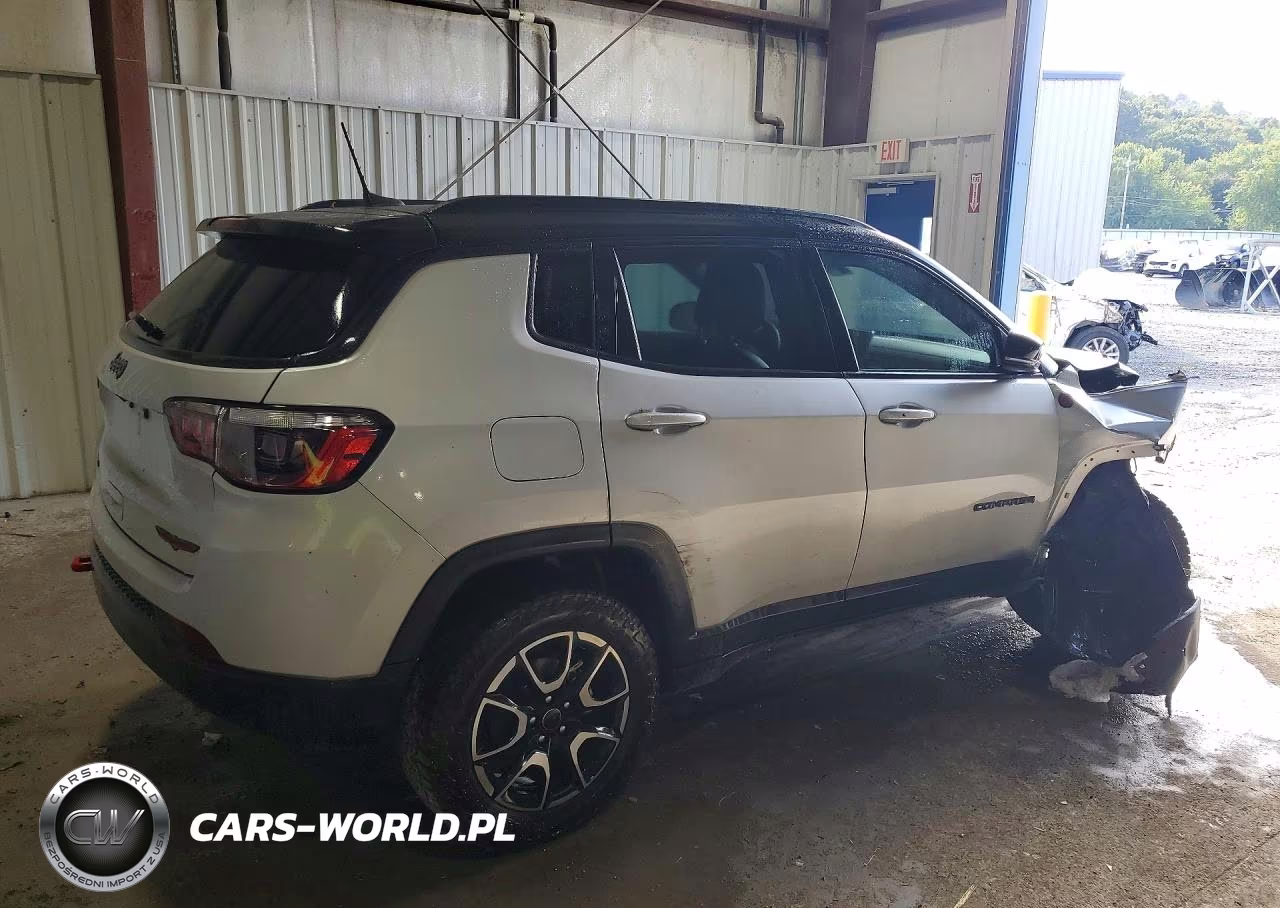 2025 Jeep Compass Trailhawk VIN:3C4NJDDN4ST564093 - 3