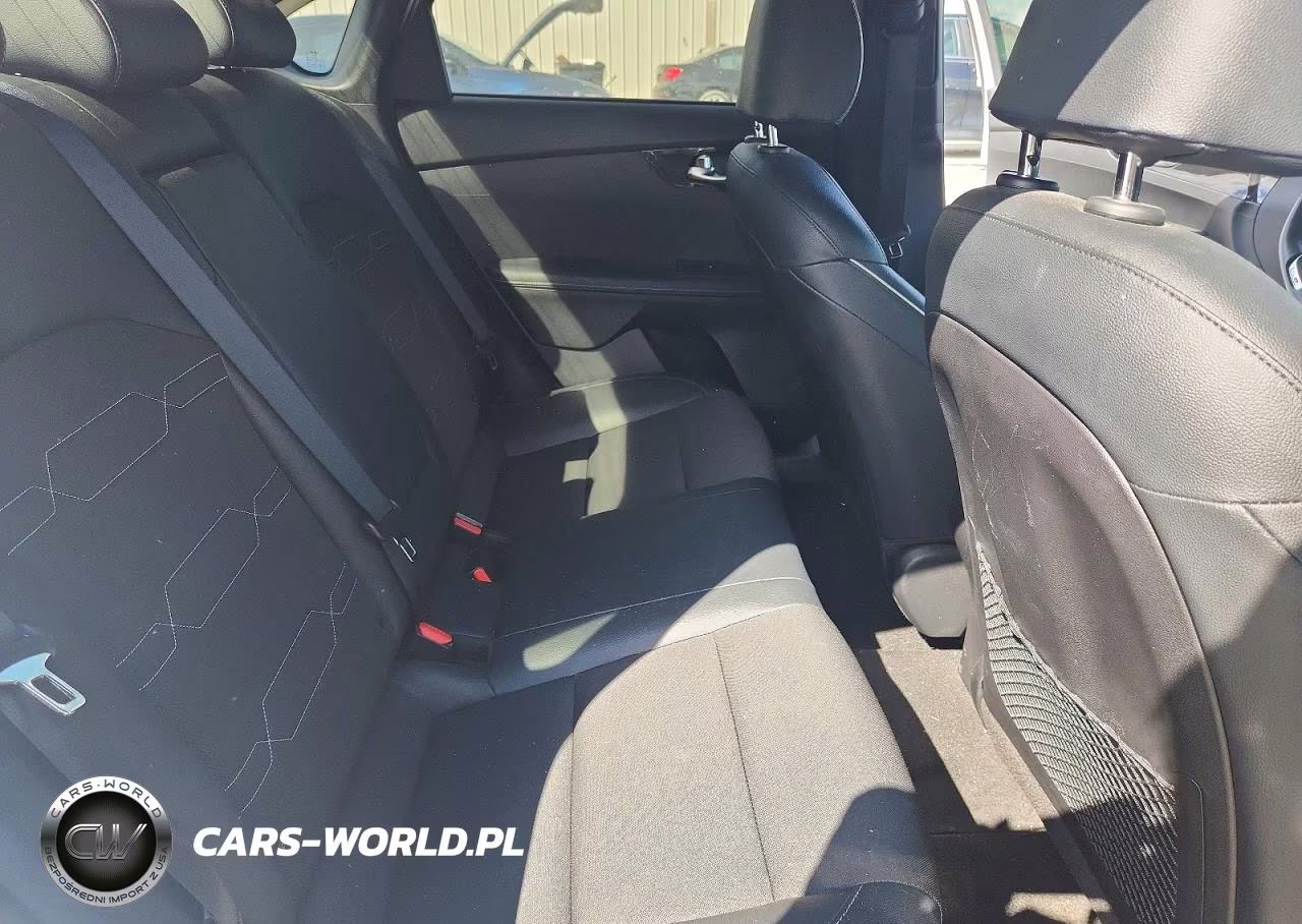 2021 Kia Forte Gt Line VIN:3KPF34AD7ME276134 - 10