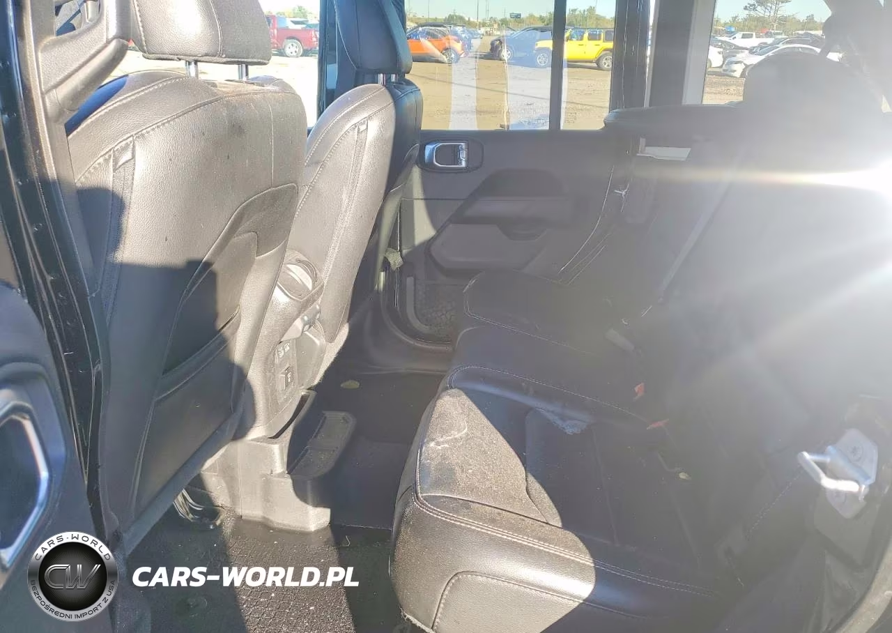2020 Jeep Wrangler Unlimited Sahara VIN:1C4HJXEN8LW234837 - 11