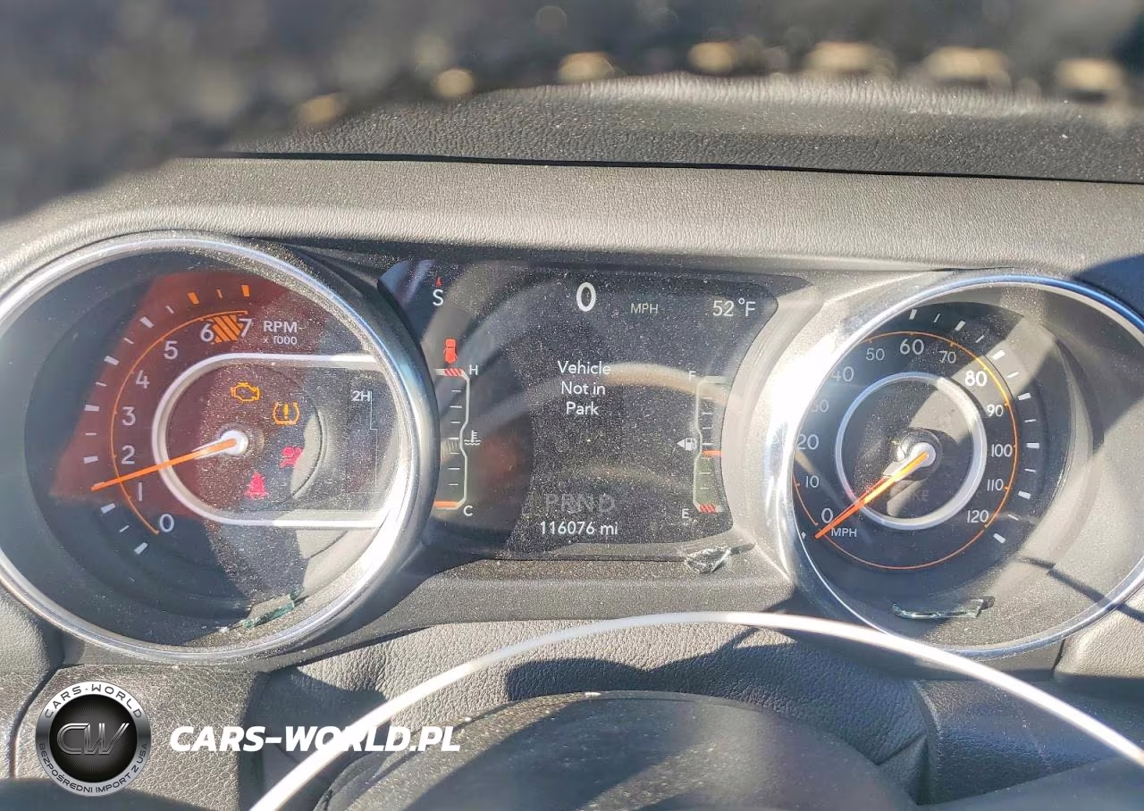 2020 Jeep Wrangler Unlimited Sahara VIN:1C4HJXEN8LW234837 - 9