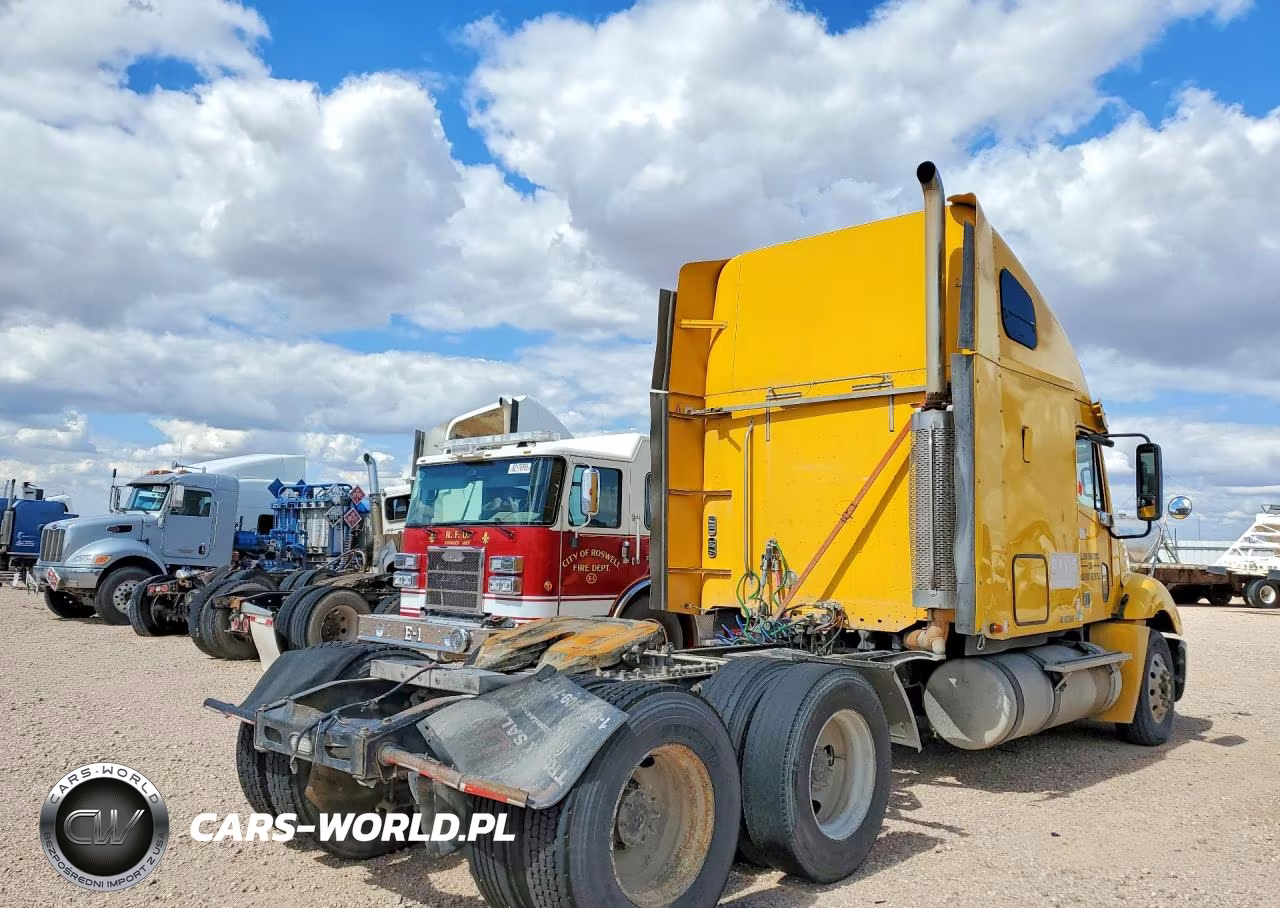 2006 Freightliner Columbia 120 Semi Truck VIN:1FUJA6CK76DV52669 - 3