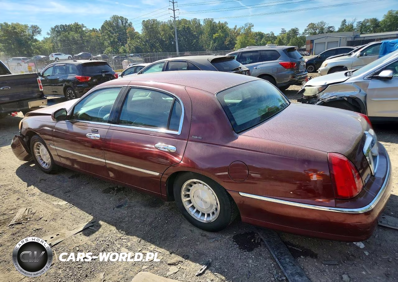 2002 Lincoln Town Car Executive VIN:1LNHM81WX2Y609069 - 2