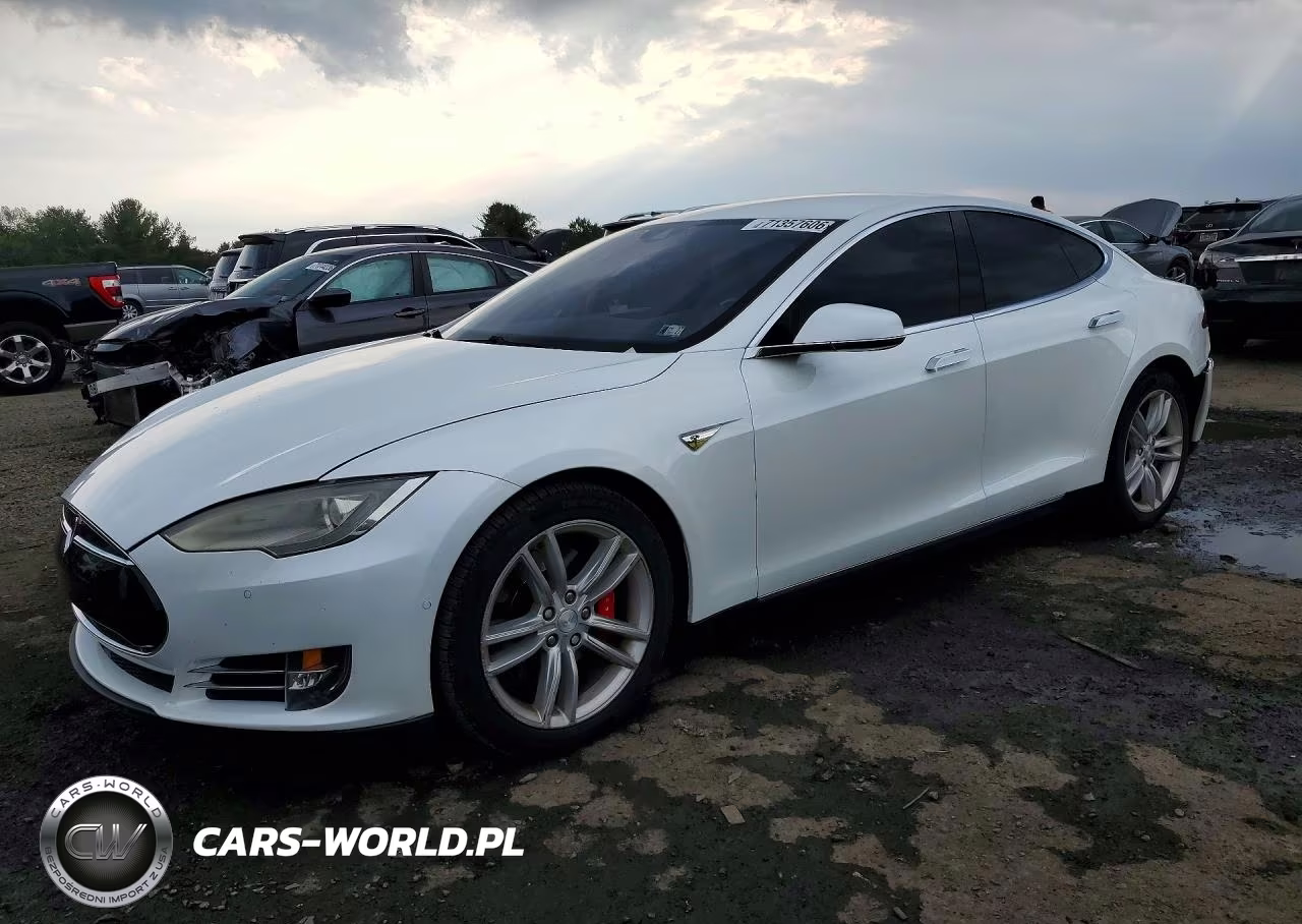2015 Tesla Model S VIN:5YJSA1E42FF118651 - 1