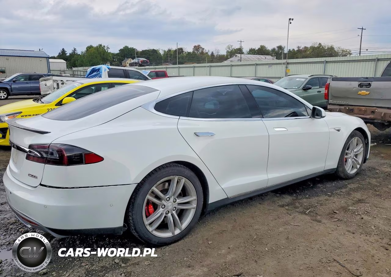 2015 Tesla Model S VIN:5YJSA1E42FF118651 - 3