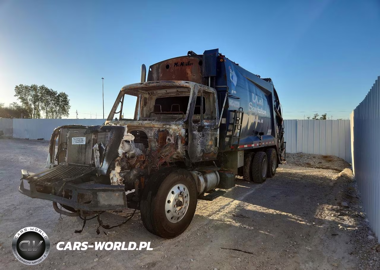 2003 International 7400 Refuse Truck – zdjęcie 1 z 11