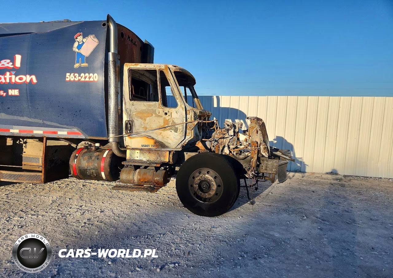 2003 International 7400 Refuse Truck VIN:1HTWGADT23J063473 - 11
