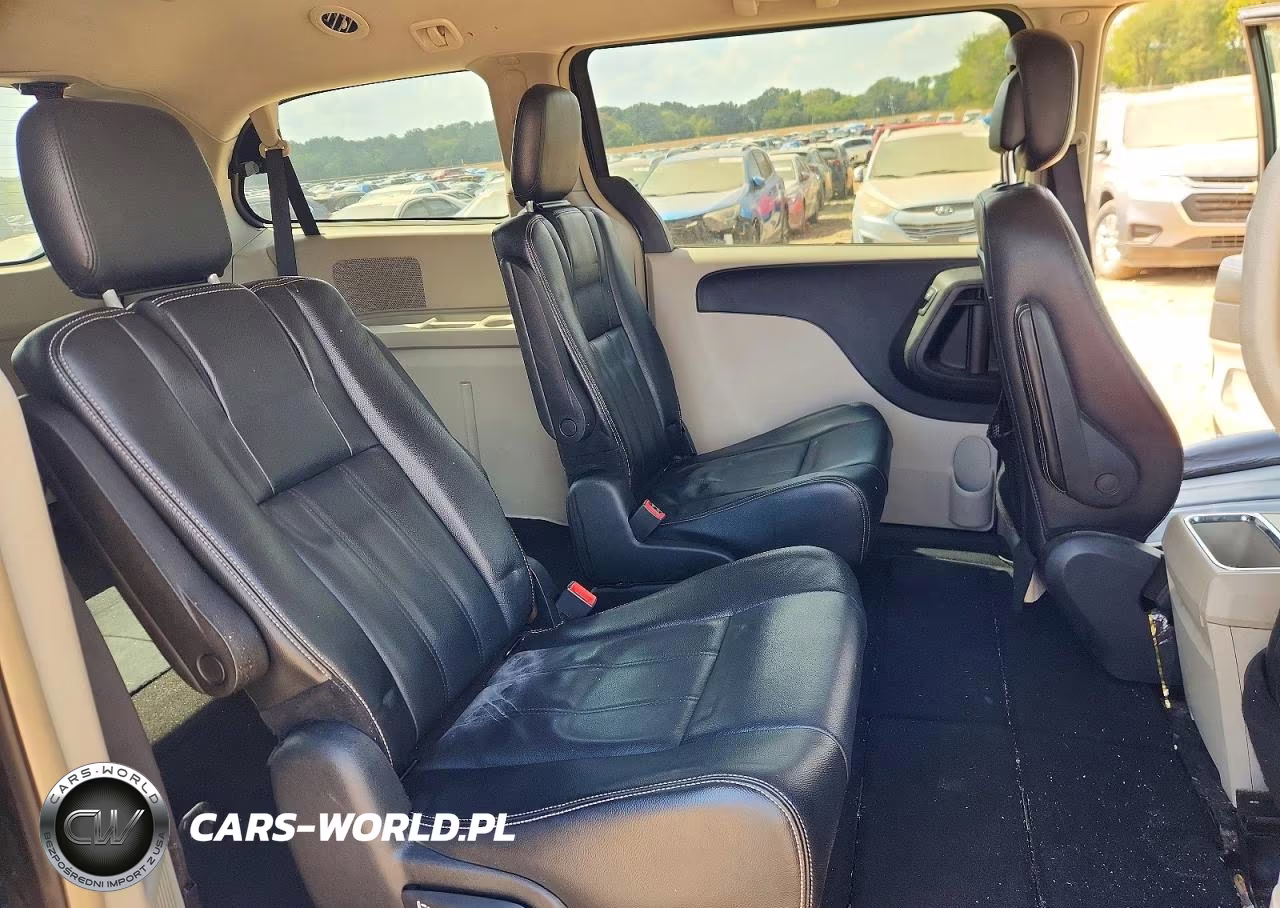 2015 Chrysler Town & Country Touring VIN:2C4RC1BG5FR551795 - 11