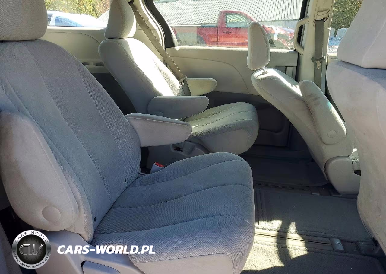 2011 Toyota Sienna Base 7-Passenger VIN:5TDKA3DCXBS002219 - 11