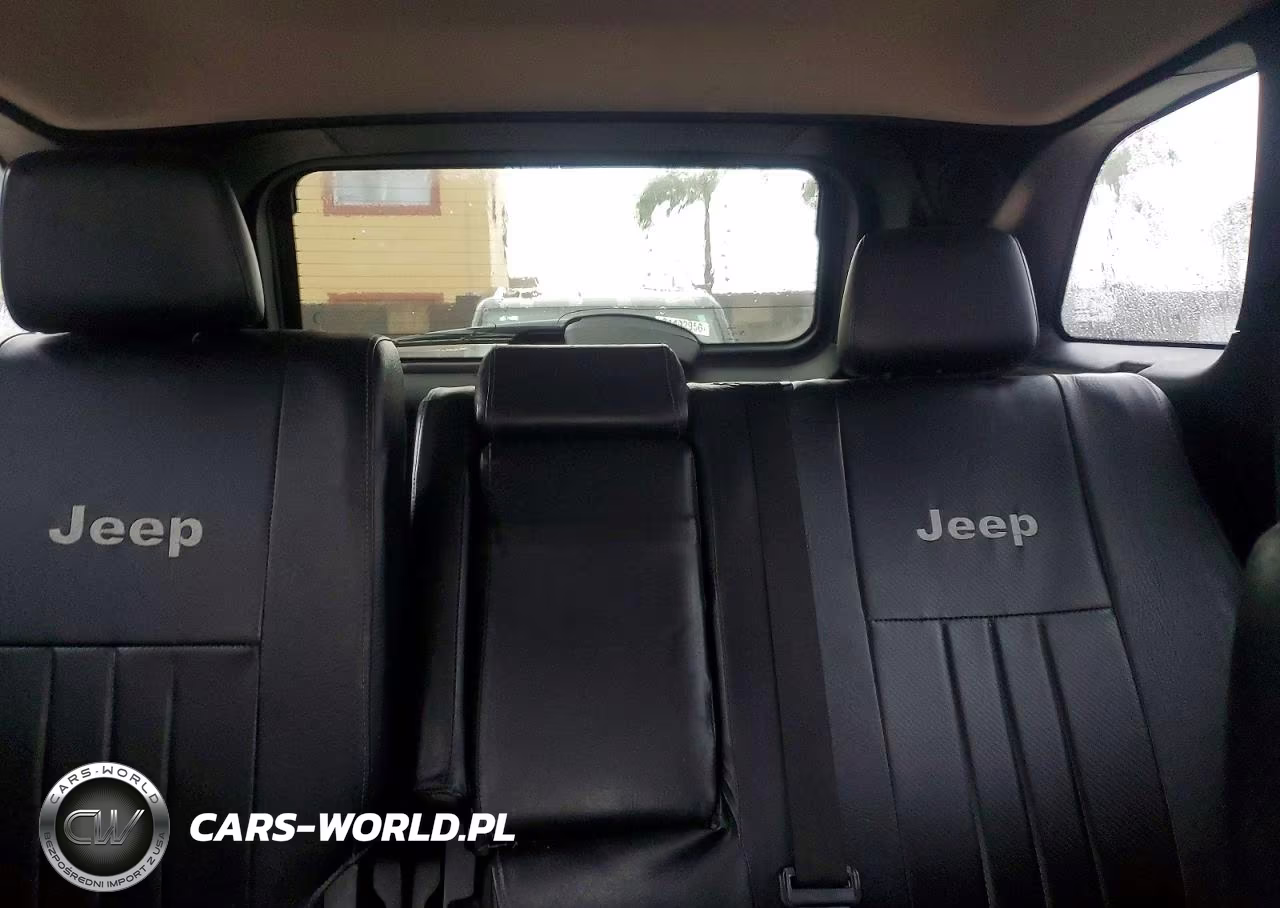 2012 Jeep Grand Cherokee Laredo VIN:1C4RJEAG2CC137067 - 10