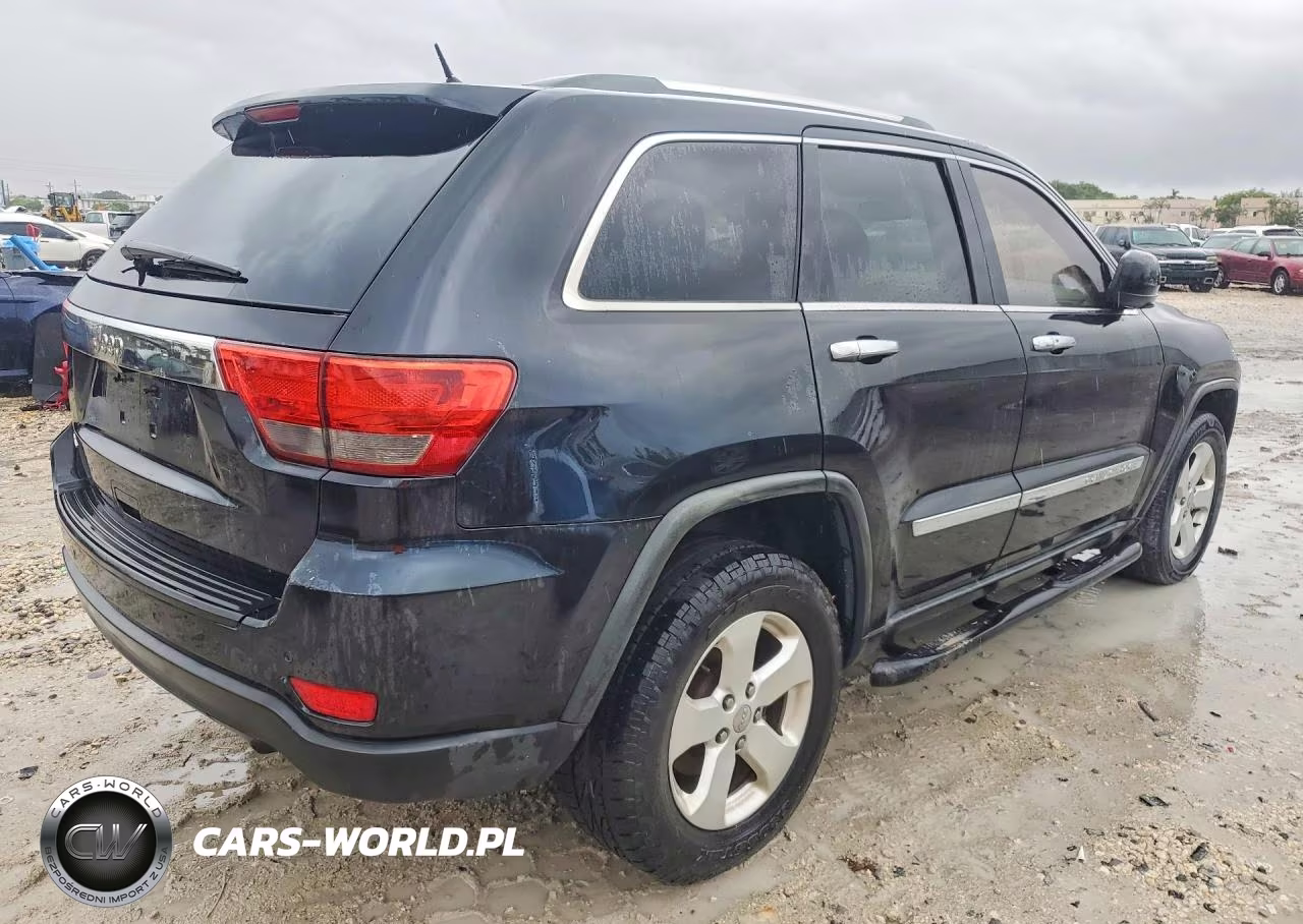 2012 Jeep Grand Cherokee Laredo VIN:1C4RJEAG2CC137067 - 3