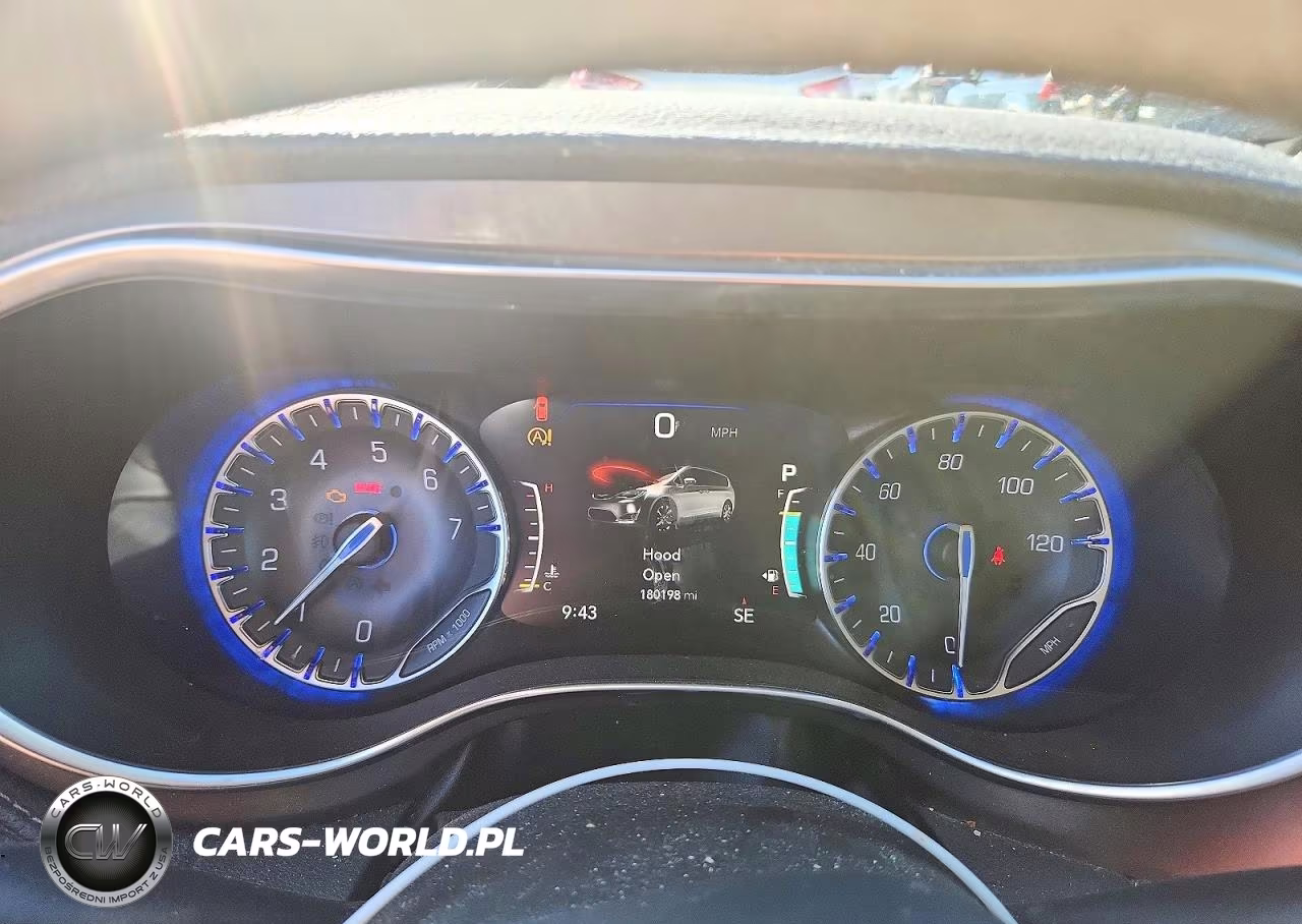 2018 Chrysler Pacifica Limited VIN:2C4RC1GG9JR269046 - 9