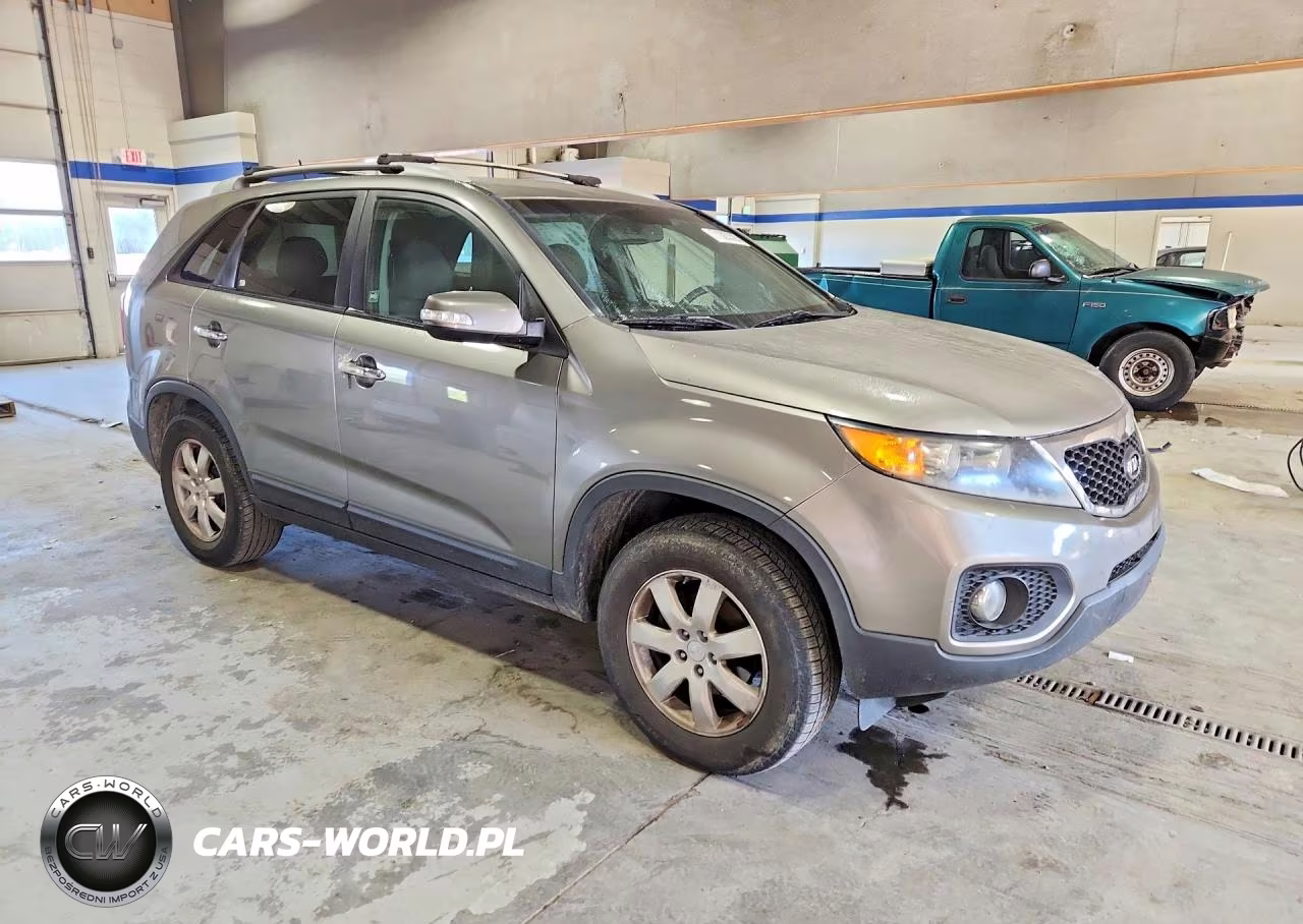 2011 Kia Sorento Lx VIN:5XYKT3A12BG185979 - 4