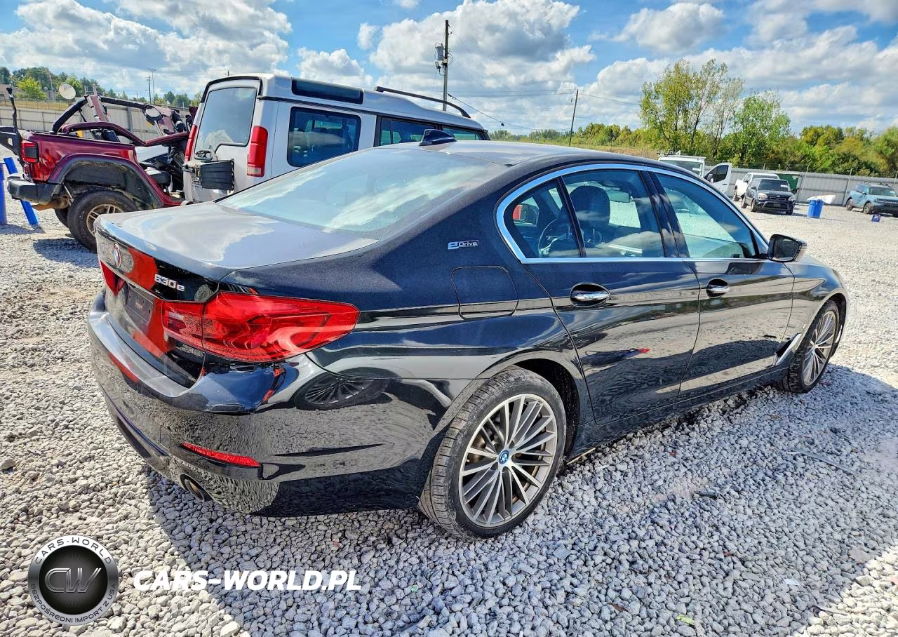 2018 BMW 530Xe VIN:WBAJB1C54JB374822 - 3
