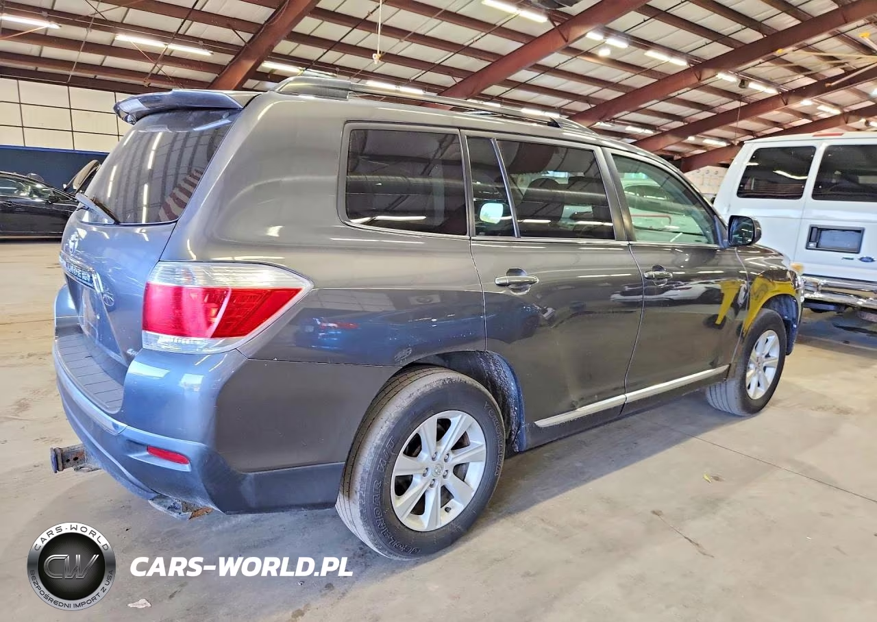 2013 Toyota Highlander Plus VIN:5TDBK3EH4DS253831 - 3
