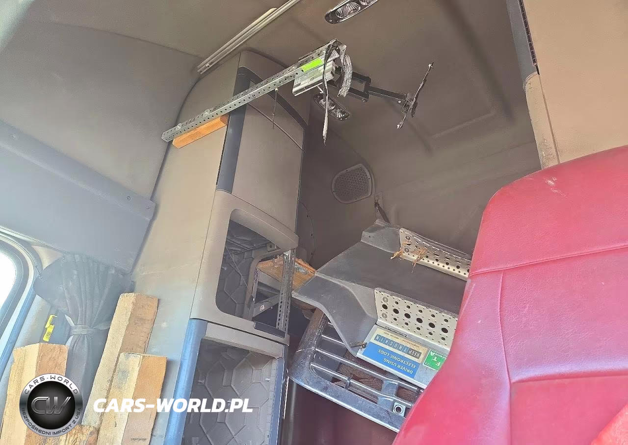 2018 Freightliner Cascadia 125 VIN:1FUJGLDR8JLJJ7179 - 10