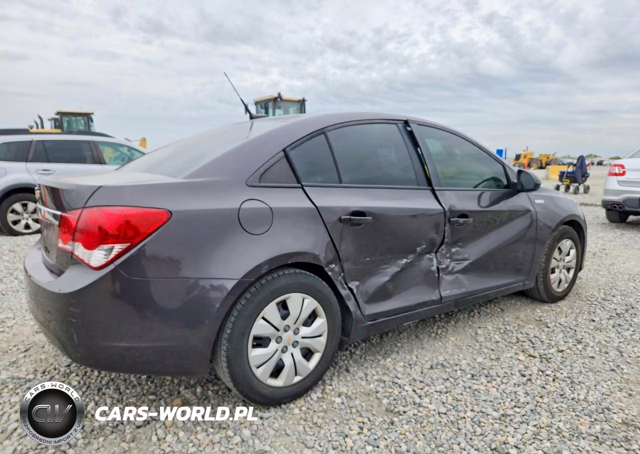 2014 Chevrolet Cruze Ls VIN:1G1PA5SH7E7329569 - 3