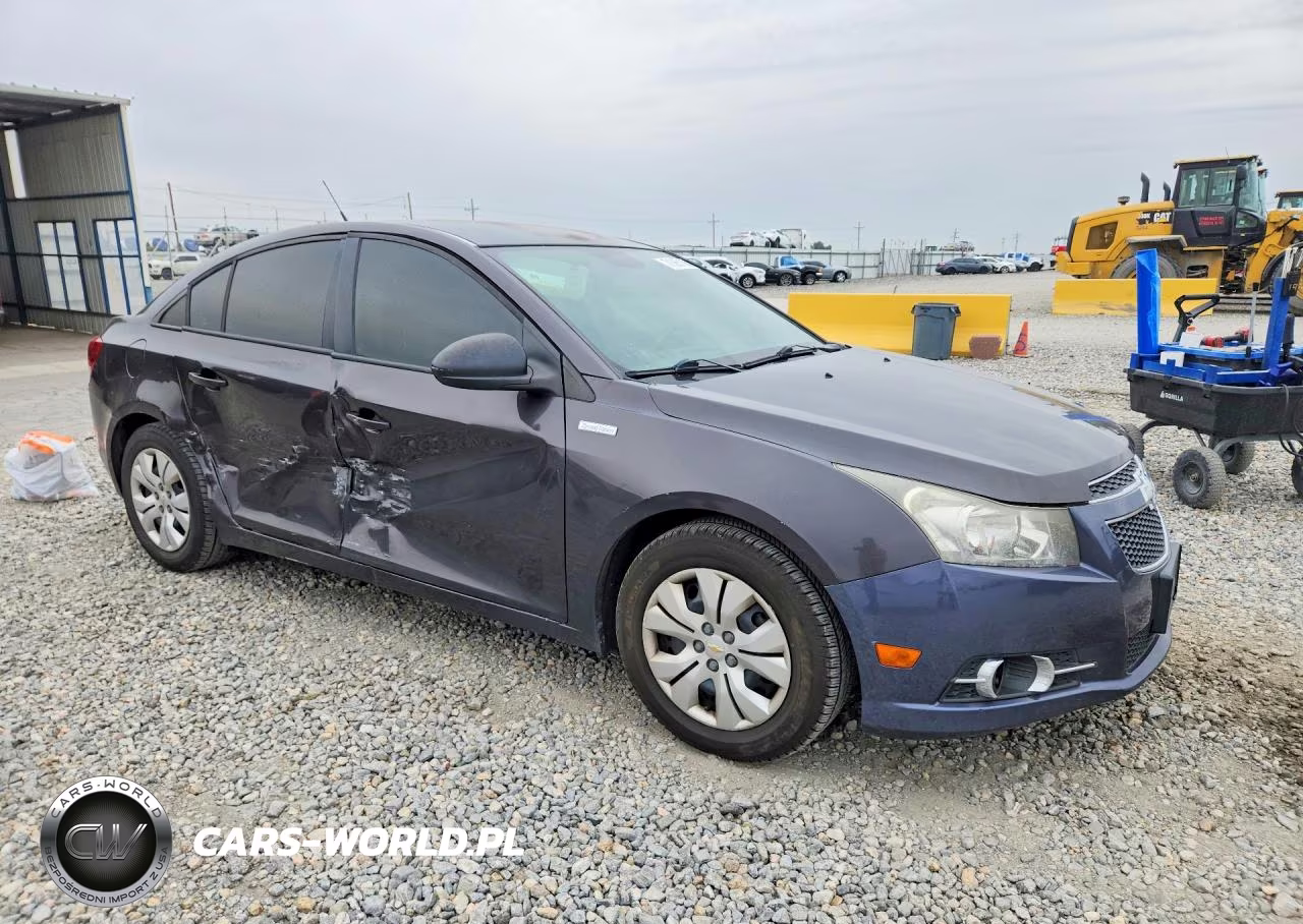 2014 Chevrolet Cruze Ls VIN:1G1PA5SH7E7329569 - 4