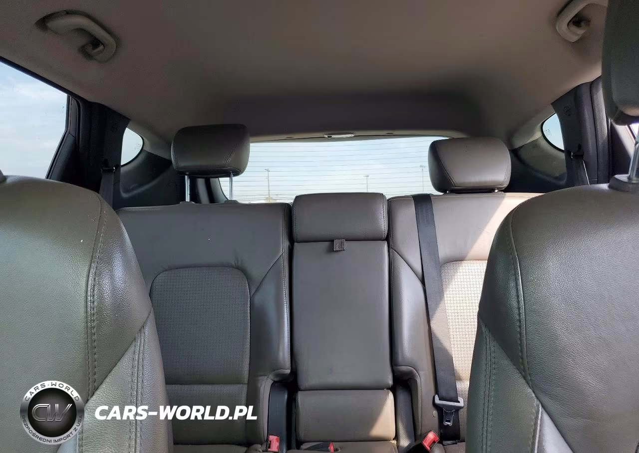 2013 Hyundai Santa Fe VIN:5XYZU3LB2DG046083 - 10