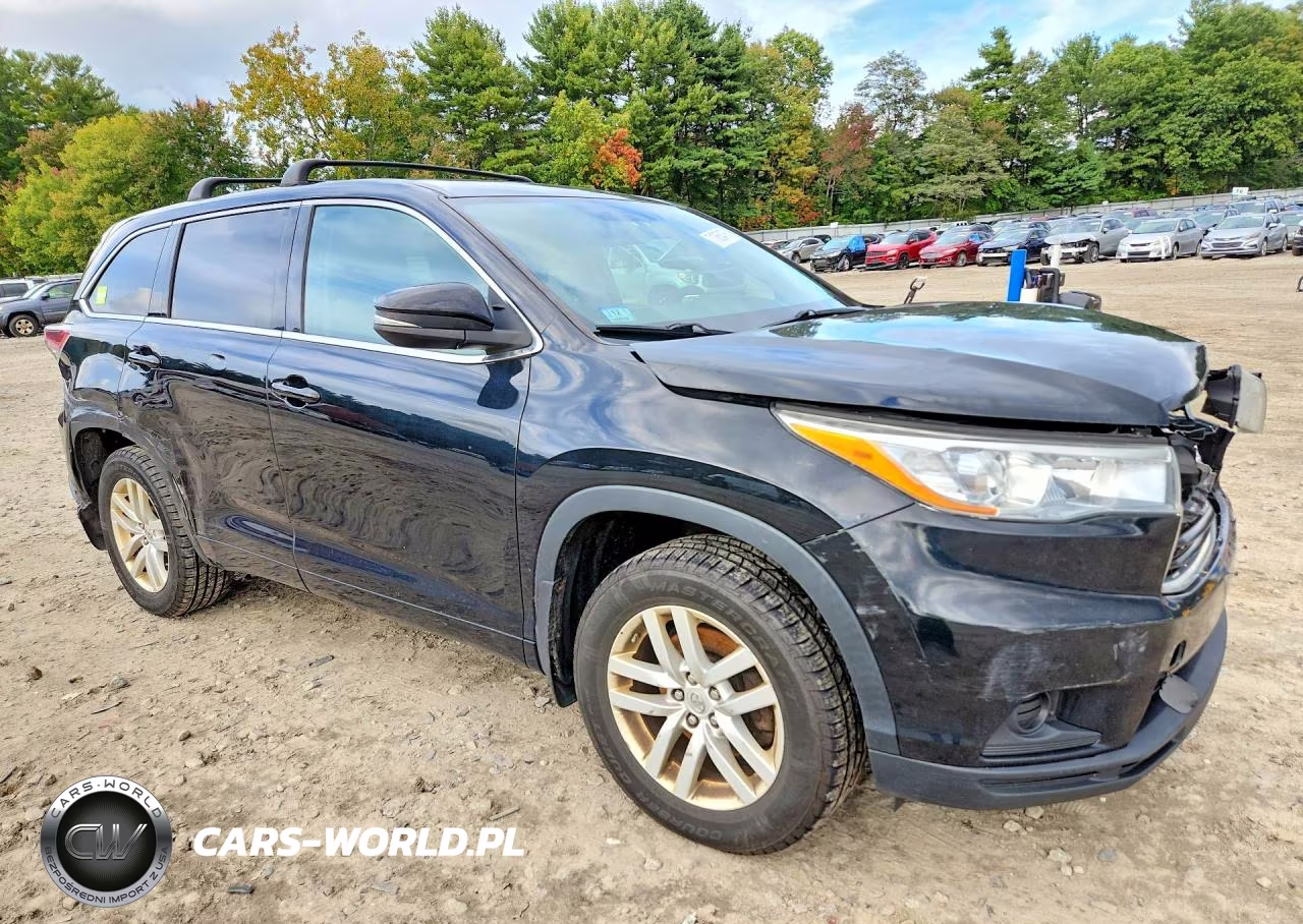 2015 Toyota Highlander Le VIN:5TDBKRFH4FS096841 - 4