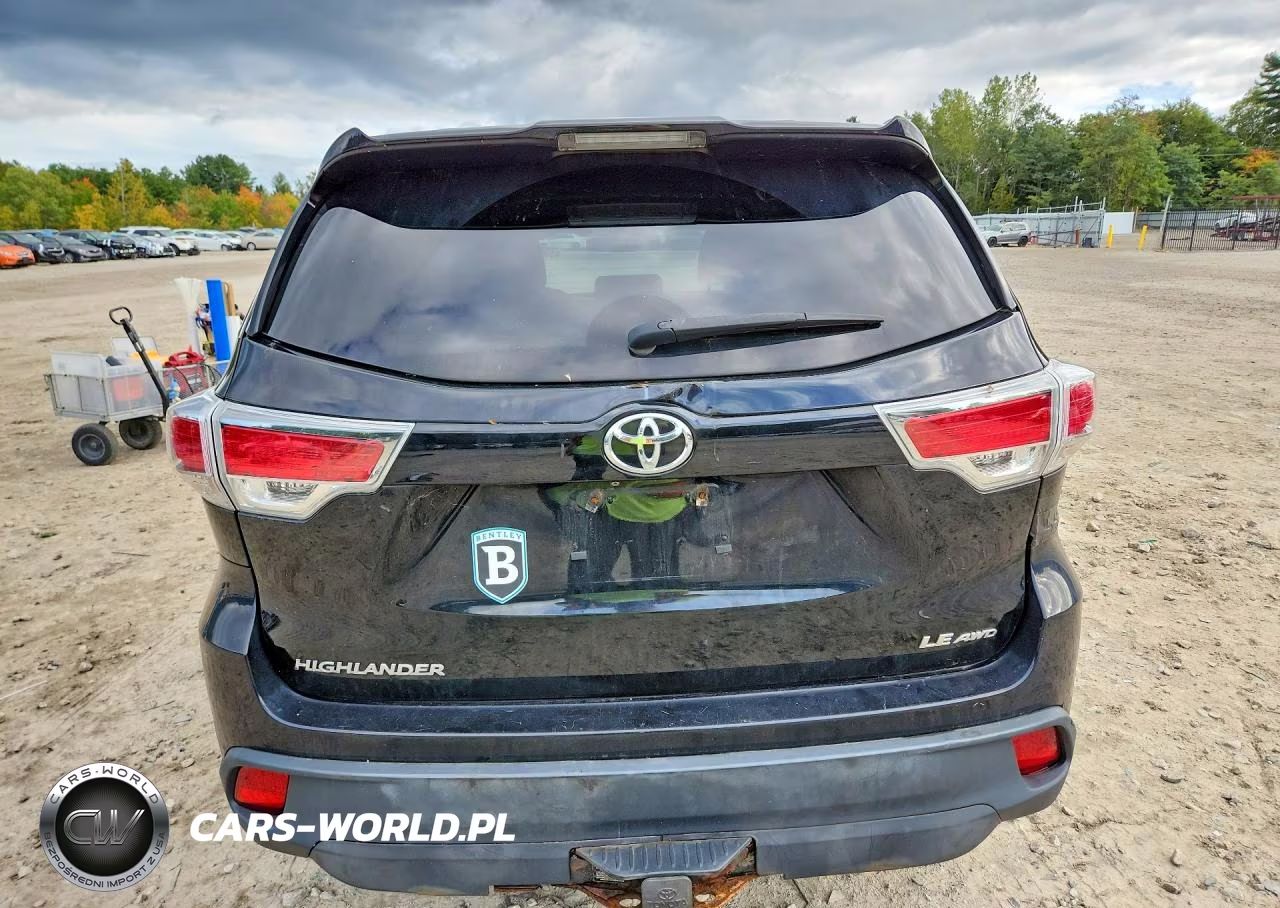 2015 Toyota Highlander Le VIN:5TDBKRFH4FS096841 - 6