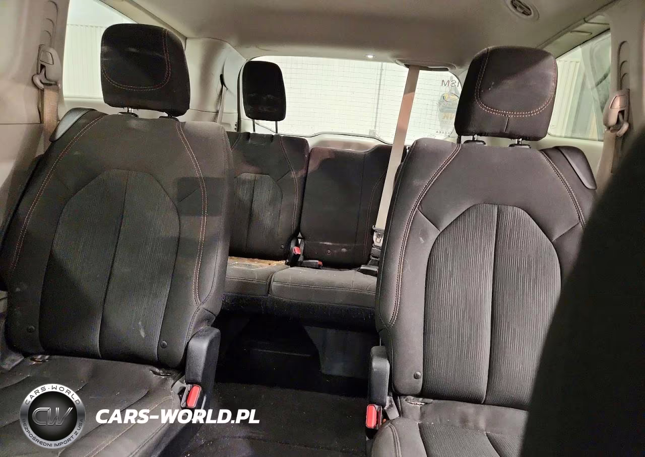 2017 Chrysler Pacifica Touring VIN:2C4RC1DG7HR805099 - 10