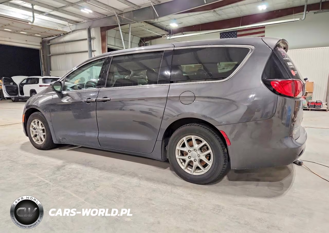 2017 Chrysler Pacifica Touring VIN:2C4RC1DG7HR805099 - 2