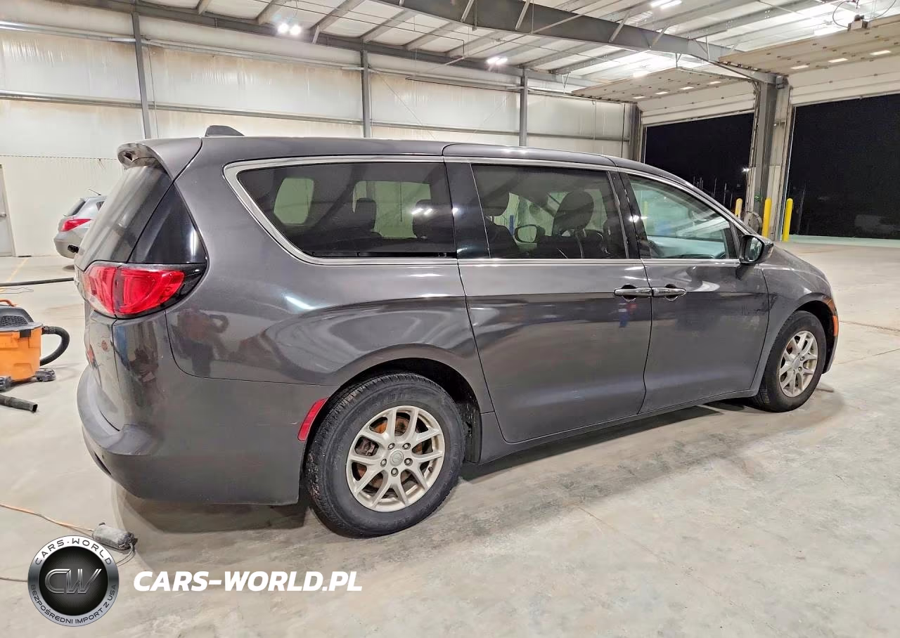 2017 Chrysler Pacifica Touring VIN:2C4RC1DG7HR805099 - 3