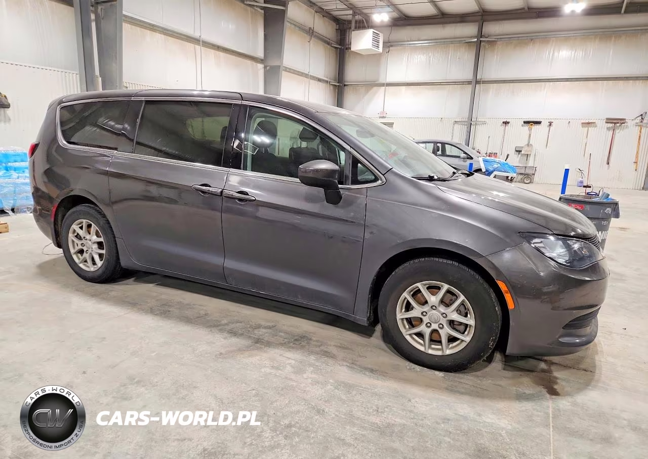 2017 Chrysler Pacifica Touring VIN:2C4RC1DG7HR805099 - 4