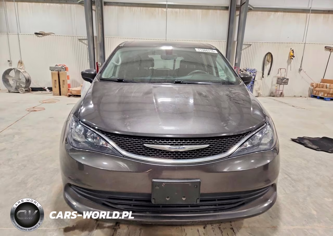 2017 Chrysler Pacifica Touring VIN:2C4RC1DG7HR805099 - 5