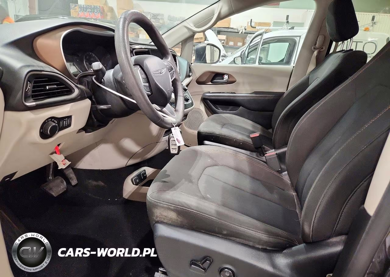2017 Chrysler Pacifica Touring VIN:2C4RC1DG7HR805099 - 7