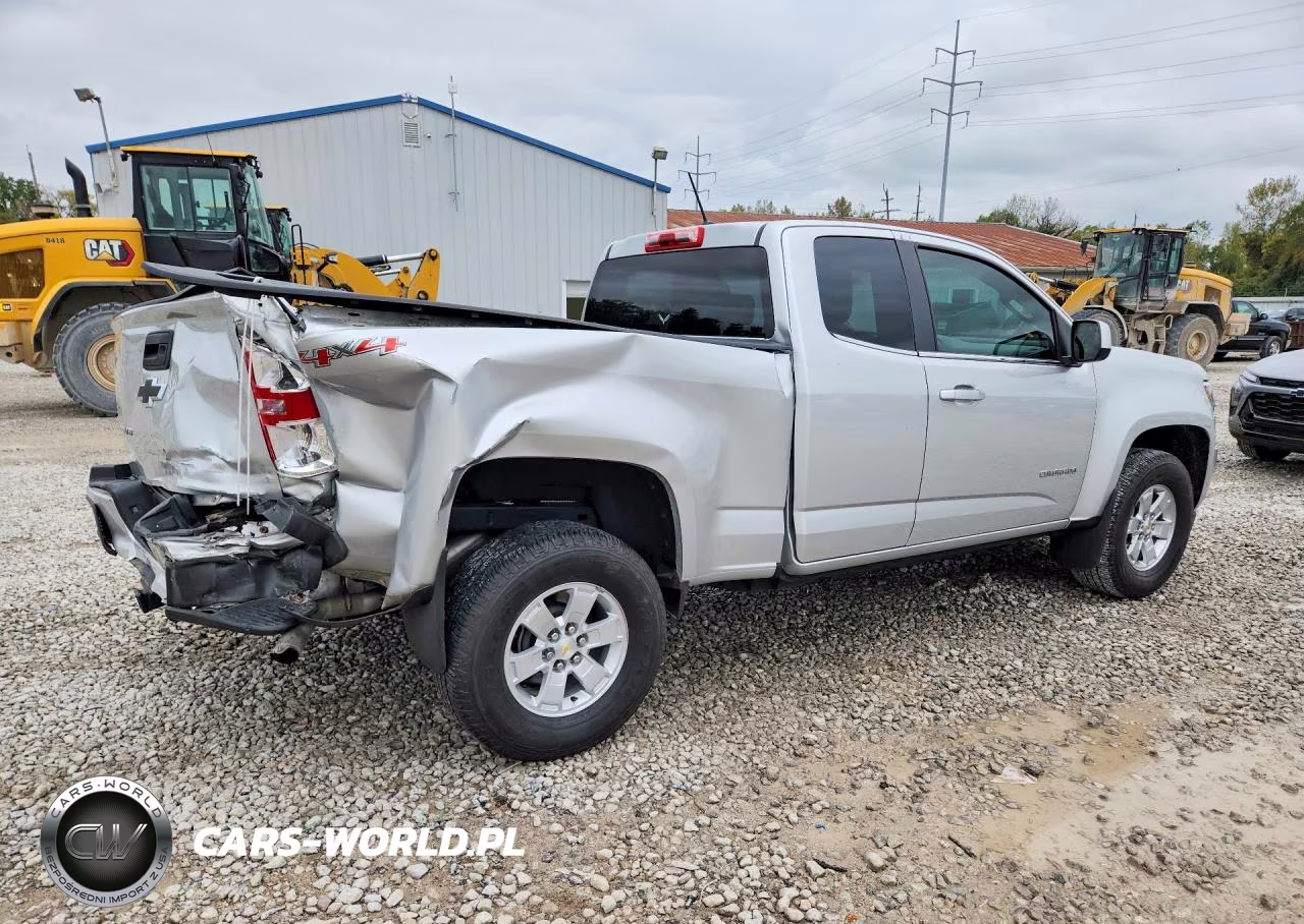 2018 Chevrolet Colorado VIN:1GCHTBEN0J1252028 - 3