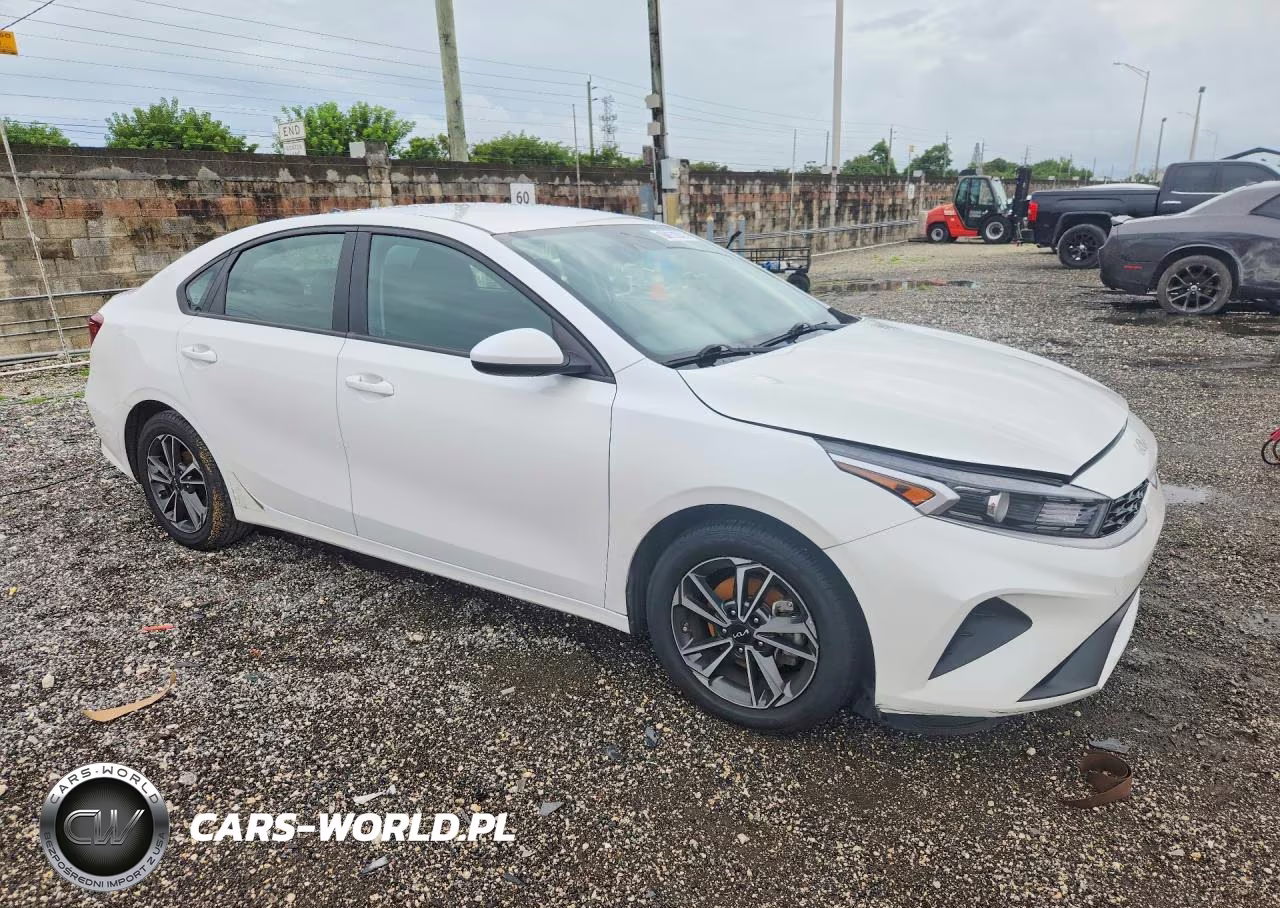 2023 Kia Forte Lxs VIN:3KPF24AD7PE583293 - 4