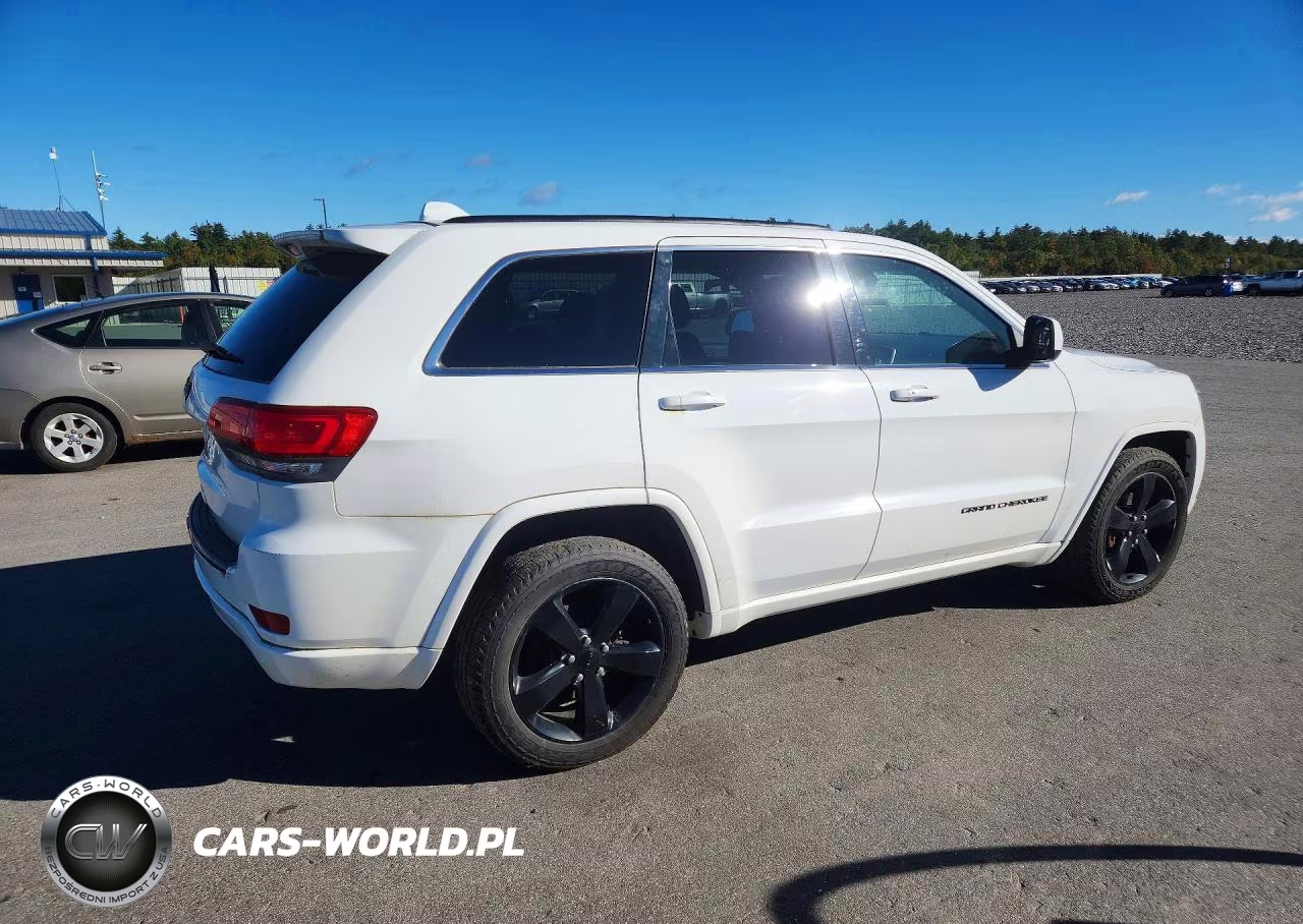 2015 Jeep Grand Cherokee Laredo VIN:1C4RJFAG8FC676187 - 3