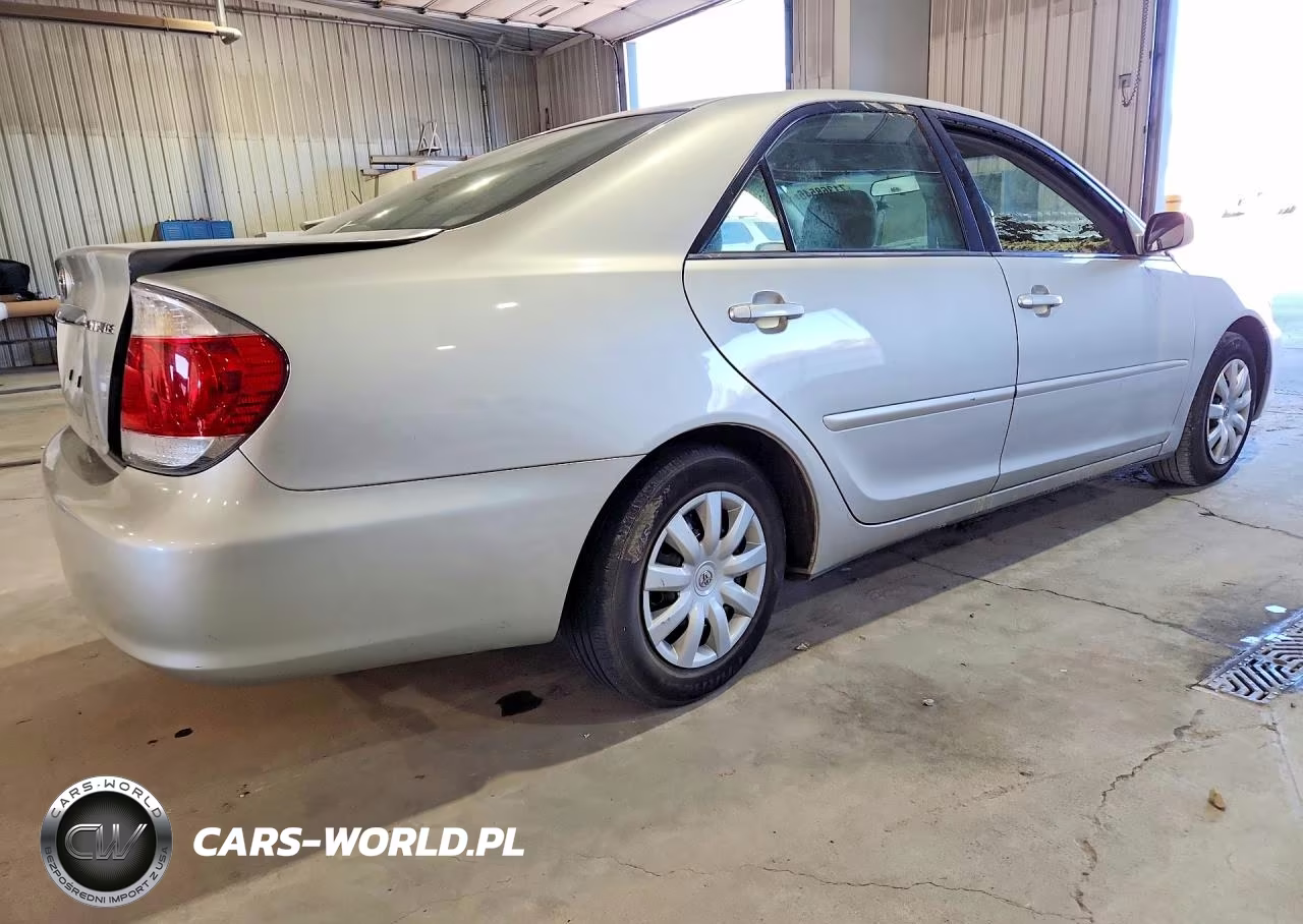 2005 Toyota Camry Le VIN:4T1BE32K65U584023 - 3