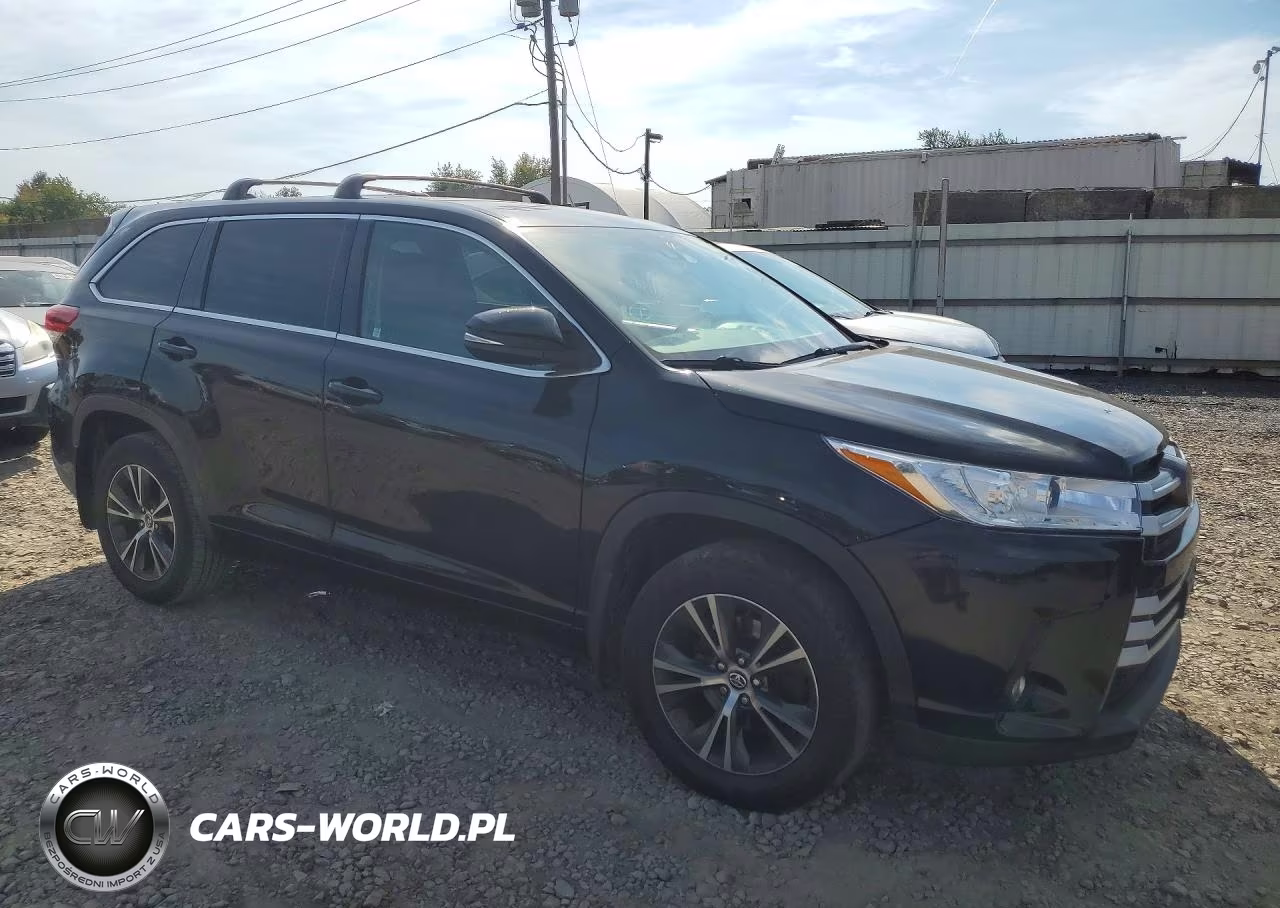 2018 Toyota Highlander Le Plus VIN:5TDBZRFHXJS904470 - 4