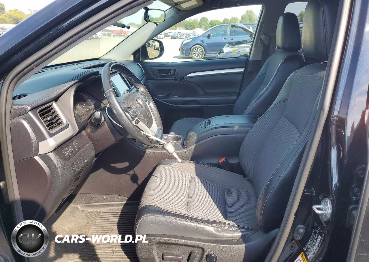 2018 Toyota Highlander Le Plus VIN:5TDBZRFHXJS904470 - 7