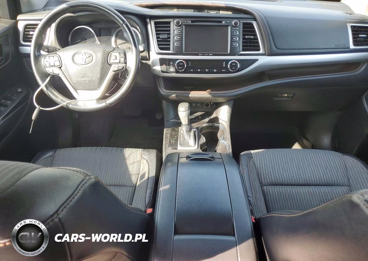 2018 Toyota Highlander Le Plus VIN:5TDBZRFHXJS904470 - 8