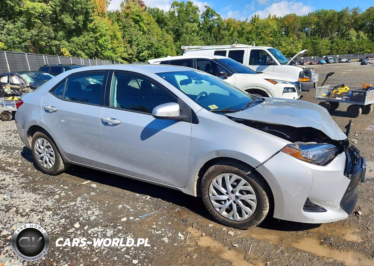 2017 Toyota Corolla Le VIN:2T1BURHEXHC820119 - 4