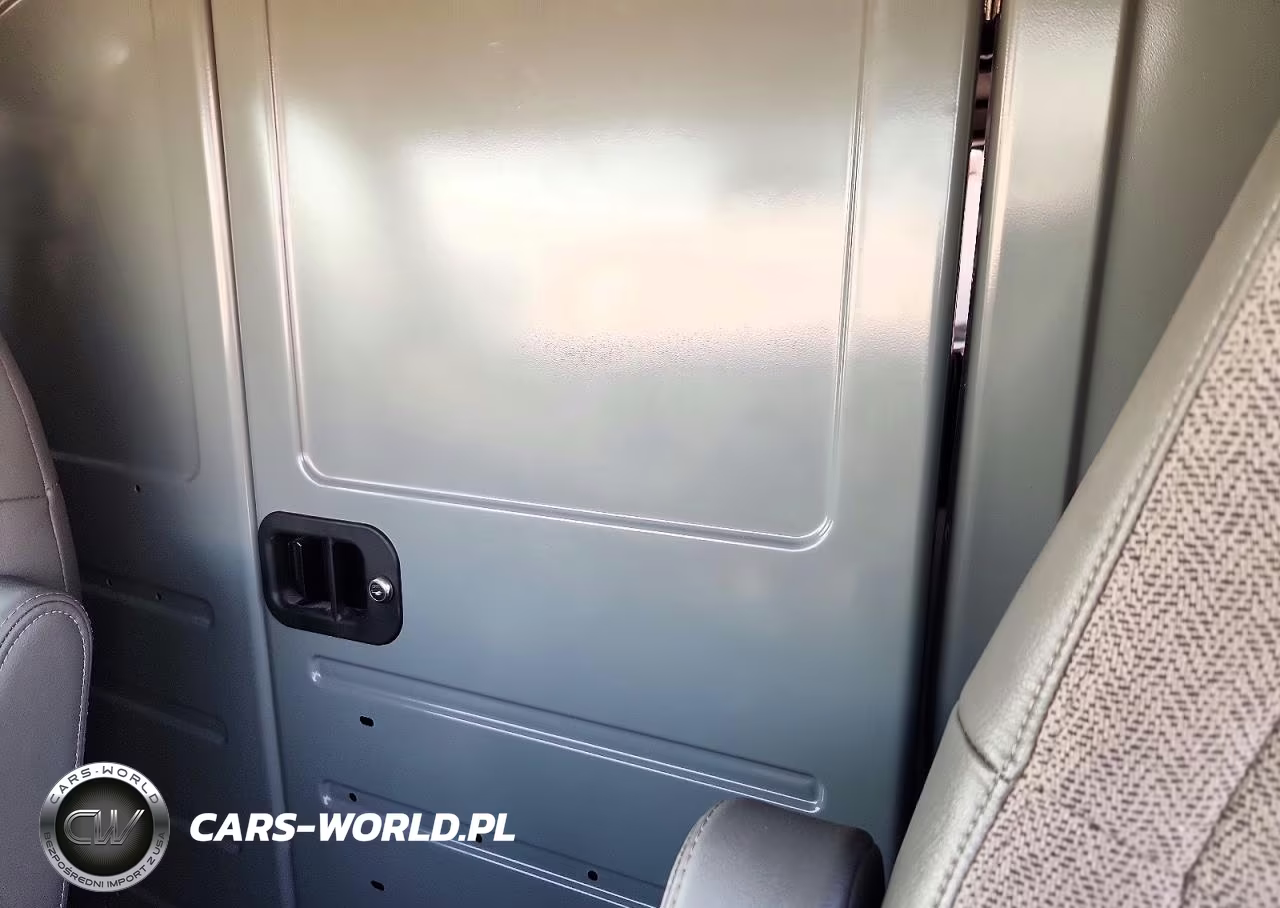 2023 Chevrolet Express G2500 VIN:1GCWGAFP6P1219212 - 10