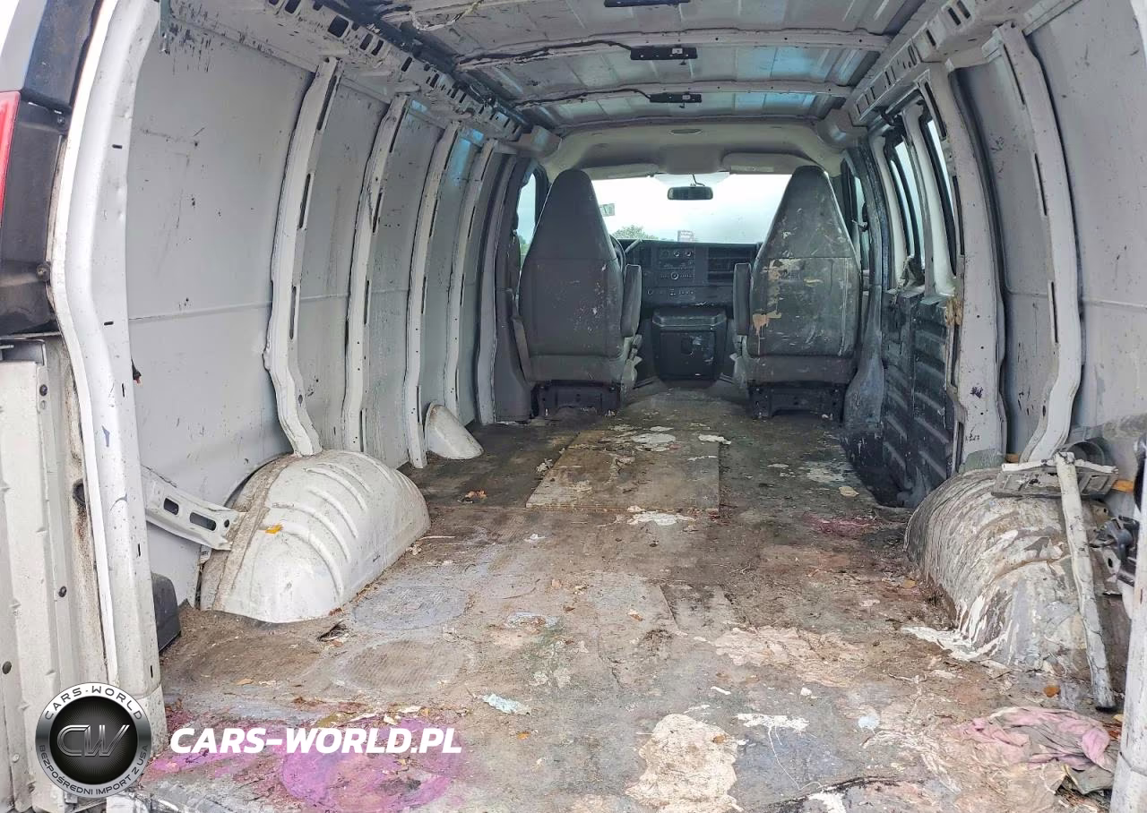 2018 Chevrolet Express 2500 Cargo Delivery Van VIN:1GCWGAFGXJ1192362 - 10