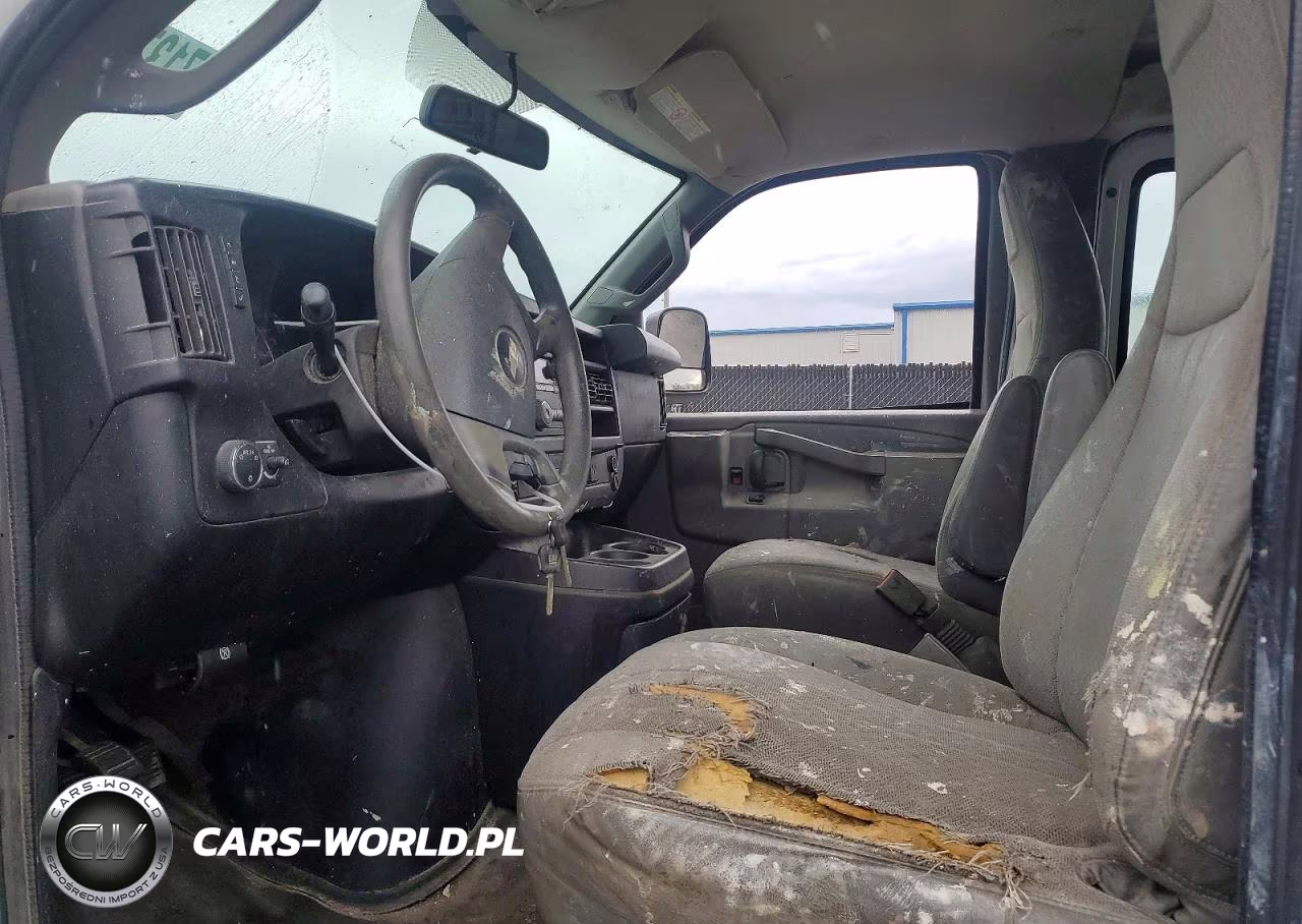 2018 Chevrolet Express 2500 Cargo Delivery Van VIN:1GCWGAFGXJ1192362 - 7