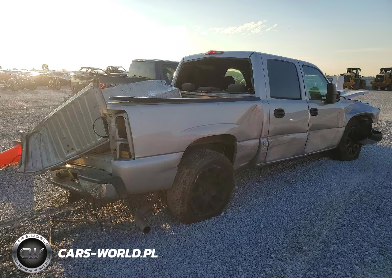 2005 Chevrolet Silverado C1500 VIN:2GCEC13TX51257106 - 3