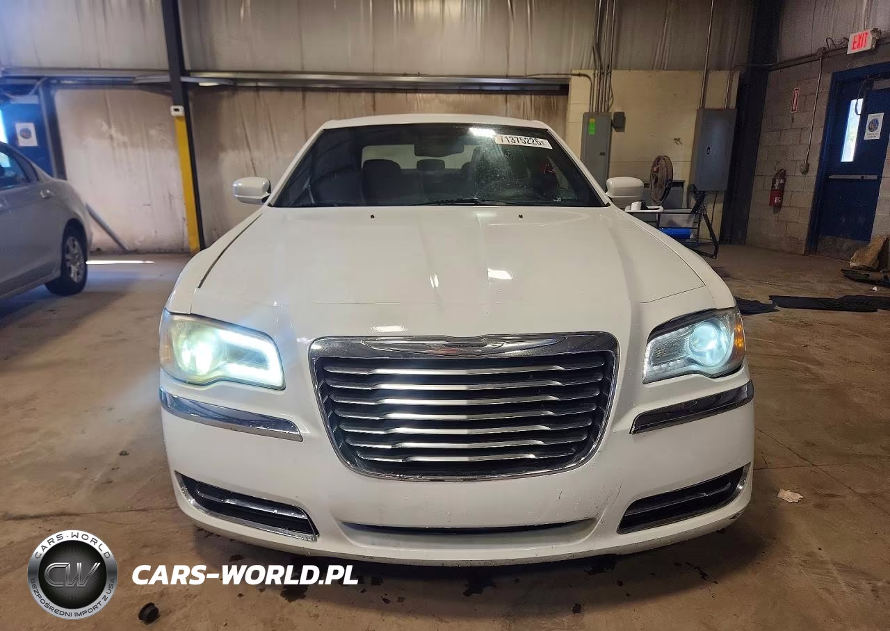 2012 Chrysler 300 VIN:2C3CCAAG6CH205946 - 5