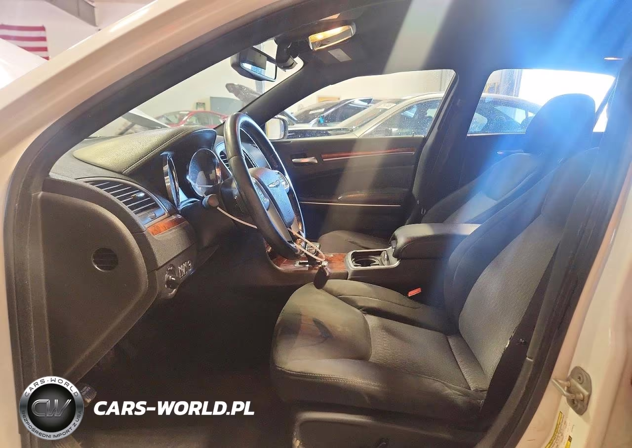 2012 Chrysler 300 VIN:2C3CCAAG6CH205946 - 7