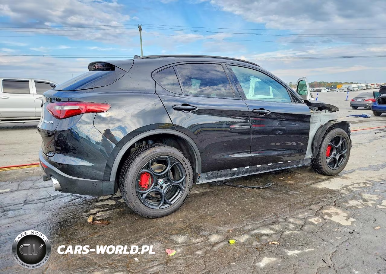 2018 Alfa Romeo Stelvio Sport VIN:ZASFAKPN3J7B69367 - 3