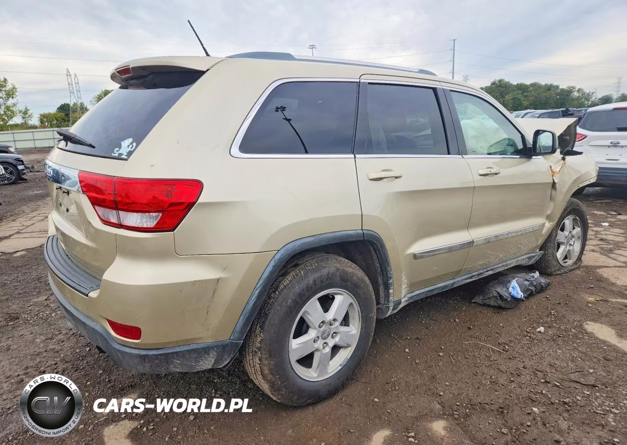 2011 Jeep Grand Cherokee Laredo VIN:1J4RR4GGXBC582238 - 3