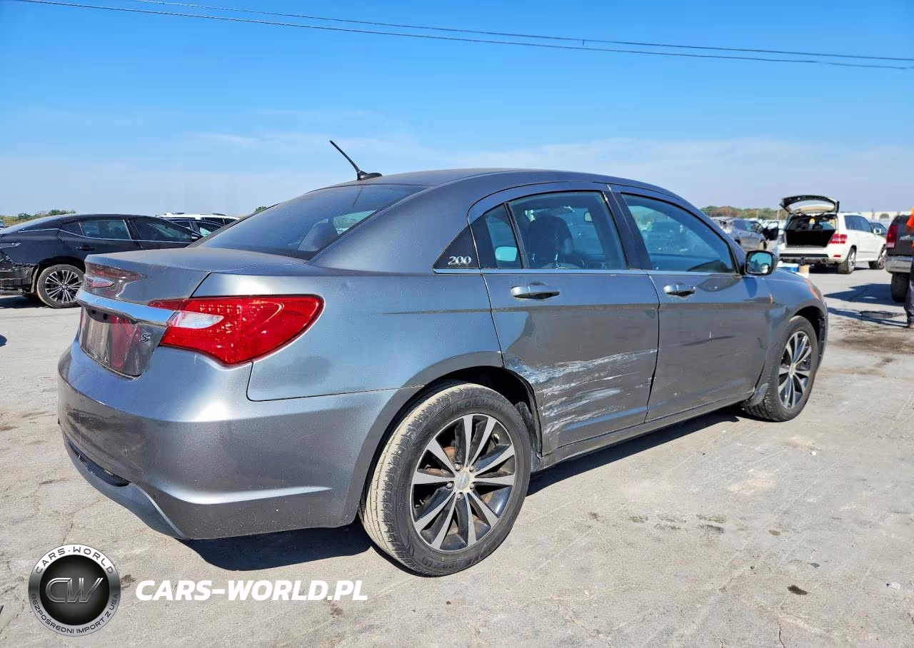 2013 Chrysler 200 Touring VIN:1C3CCBBB4DN688936 - 3