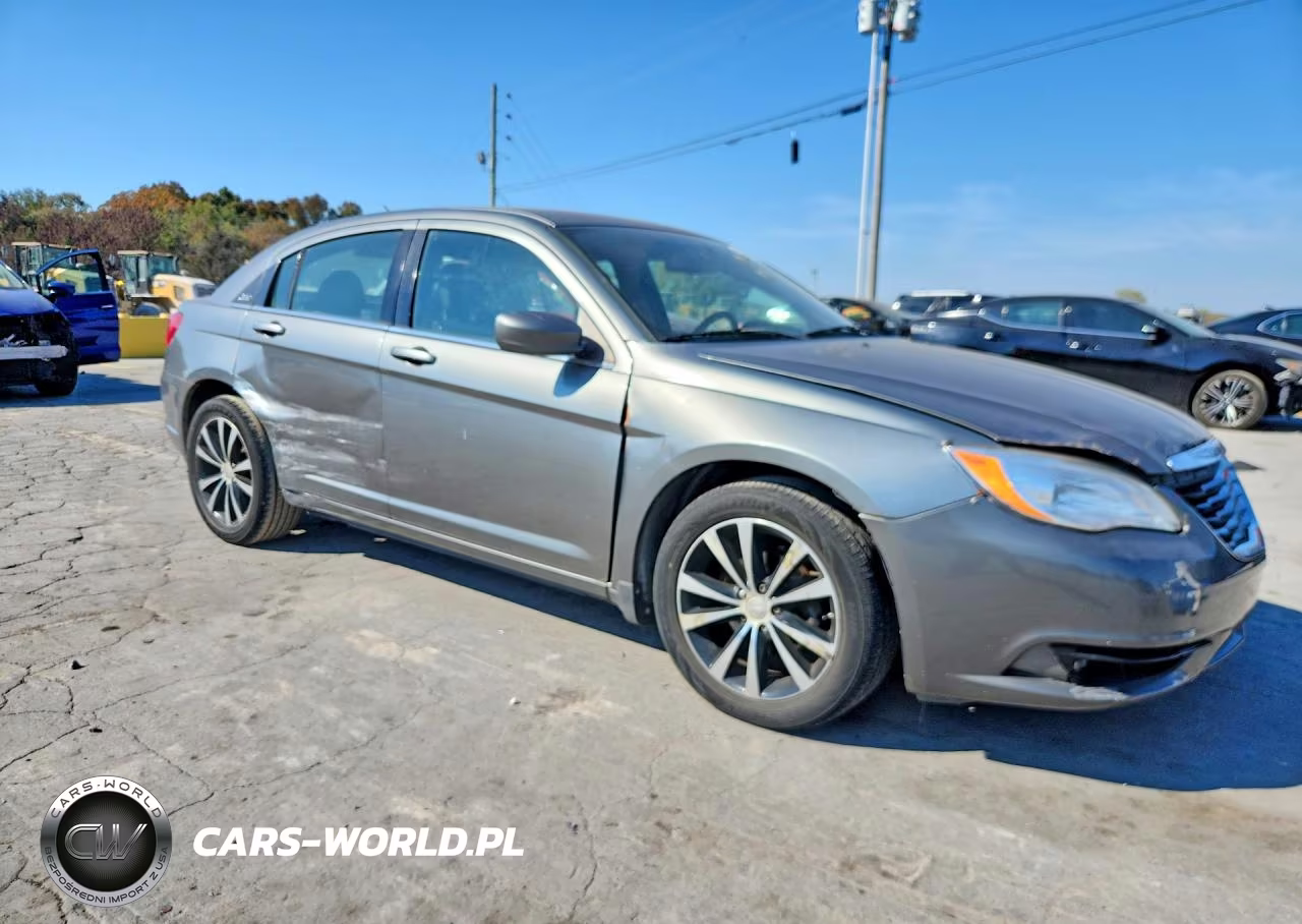 2013 Chrysler 200 Touring VIN:1C3CCBBB4DN688936 - 4