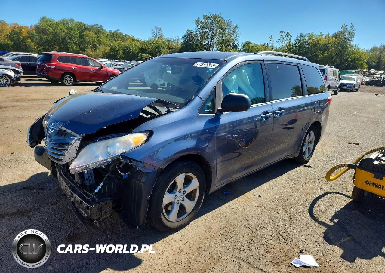 2015 Toyota Sienna Le – zdjęcie 1 z 13